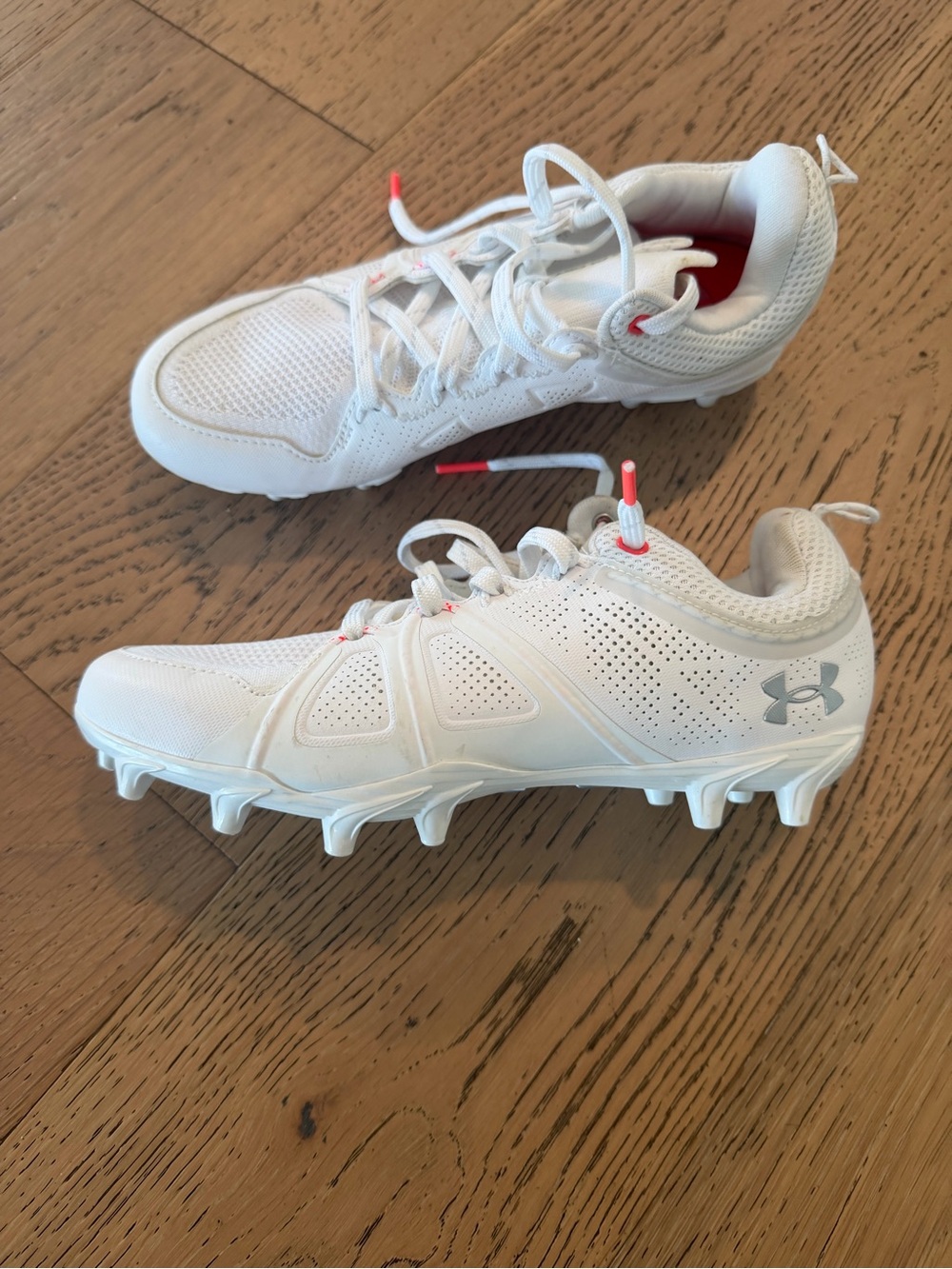 Under Armour White Cleats with Silver Logo size 5
